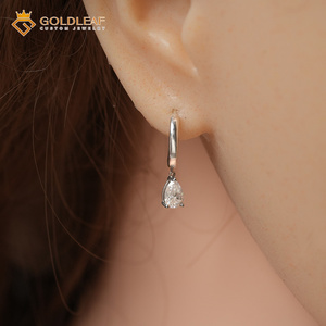 ต่างหูทรงหยดน้ำประดับมอสซาไนต์ทรงลูกแพร์หรูหราเคลือบทองคำขาว เงินแท้ S925 ดีไซน์เก๋สำหรับผู้หญิงและเด็กผู้หญิง - Product Image 4