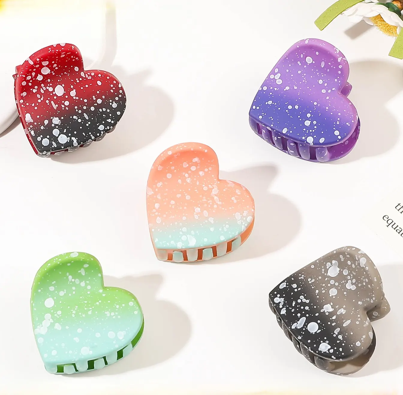New Hot Sale Cute Heart Design Claw Clips Hair Accessories Mini Small Size Candy Love Colorful Plastic Hair Claw Clips for Girl