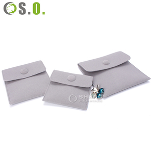 Sac pochette d'emballage de bijoux en velours de qualité de luxe avec logo personnalisé avec collier et boucle d'oreille - Product Image 1