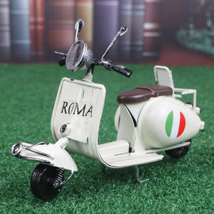 Vacanza romana per Vespa piccola pecora 1:18 a pedali modello in metallo placcato oro a tema animale incisione tecnica - Product Image 5