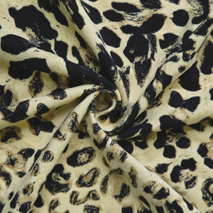 Tessuto Jersey in Microfibra Spazzolata a Doppia Faccia con Stampa Leopardata, 95% Poliestere 5% Spandex, per Pigiami e Abbigliamento da Casa, Personalizzabile e all'Ingrosso - Product Image 3