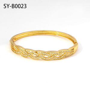 Brazalete Minimalista de Latón Chapado en Oro de 18k de Alta Calidad para Mujer - Product Image 6