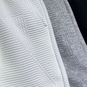 Pantalones cortos deportivos de gimnasio secos informales de verano para hombres Patrón de onda de cintura media con cordón suelto de color sólido Método de tejido no tejido - Product Image 6