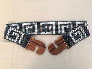 Ceinture extensible perlée personnalisée en usine, ceinture extensible perlée vintage avec boucle en bois de teck, ceinture extensible perlée faite à la main arc-en-ciel - Product Image 4