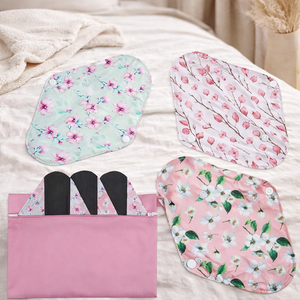 Ensemble de serviettes hygiéniques réutilisables personnalisées avec pochette de rangement imperméable, serviettes hygiéniques lavables pour femmes, imprimé floral - Product Image 1
