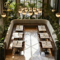 Ensemble de mobilier moderne pour hôtel, restaurant, salon de thé, café : canapé, banquette, table et chaises en marbre et cuir