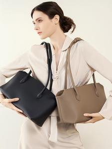 Vente en gros 2025 été nouveau style tendance polyvalent paresseux style français léger <span class=keywords><strong>luxe</strong></span> haut <span class=keywords><strong>de</strong></span> gamme robuste creux en cuir sac à main - Product Image 3