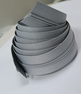 Vente en gros 5 #   Fermetures éclair en nylon noir à glissière auto-bloquante à extrémité fermée, longues chaînes, logo personnalisé, plastique durable pour vêtements et sacs - Product Image 4