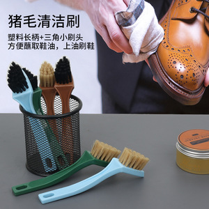 Cepillo para zapatos de cerdas de cerdo con mango largo y cabezal triangular para limpiar y pulir zapatos de cuero - Product Image 1
