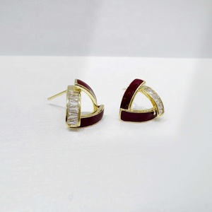 Boucles d'oreilles clous en argent sterling 925 hypoallergéniques, élégantes, géométriques, uniques, avec pierre précieuse en forme de coquille, triangle, vente en gros - Product Image 1