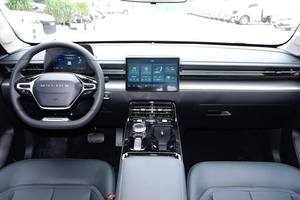 Wuling E5: Ampia Autonomia, Efficienza Intelligente, Progettato per il Viaggio Avanti, 510km di Libertà, Il Tuo Partner Affidabile sulle Strade - Product Image 2