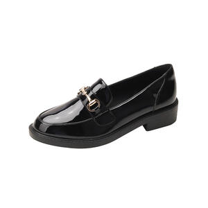 <span class=keywords><strong>Zapatos</strong></span> pequeños <span class=keywords><strong>de</strong></span> cuero <span class=keywords><strong>de</strong></span> charol para mujer en el otoño <span class=keywords><strong>de</strong></span> 2025 <span class=keywords><strong>Zapatos</strong></span> <span class=keywords><strong>de</strong></span> ocio <span class=keywords><strong>de</strong></span> fondo plano negros <span class=keywords><strong>de</strong></span> estilo británico versátiles - Product Image 2