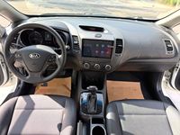Mobil Bekas Praktis dan Handal K3 2016 2018 1.6L Otomatis Bensin Sedan LHD 5 Kursi Terawat Baik untuk Perjalanan Sehari-hari