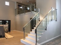 CBMMart Escalier commercial moderne en verre à double plaque Escalier intérieur en bois pour résidents Escaliers droits