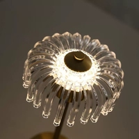 Décoration intérieure nordique lumière de bureau gradation sans fil Rechargeable Base en fer acrylique abat-jour cristal et or lampes de table