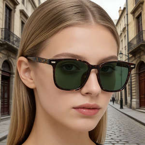 Lunettes de soleil polarisées carrées Ks 3928 pour femmes, verres TAC UV400, monture en plastique et métal, couleur noire, style urbain extérieur - Product Image 1