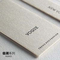 Étiquettes suspendues personnalisées en papier ciré parfumé, estampage à chaud, étiquettes volantes pour vêtements, ensemble d'étiquettes personnalisées avec logo pour marque de vêtements