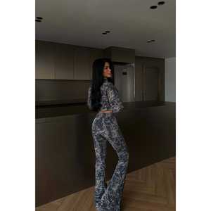 Ensemble de costume court à motifs bleu marine pour femmes - Product Image 1