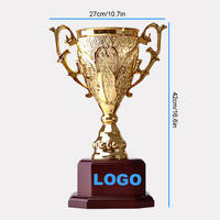 Trophée personnalisé d'élite avec base en bois pour les récompenses de football senior, les cérémonies de clubs d'élite, les événements sportifs d'entreprise, les galas de football mondiaux