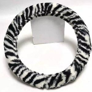 <span class=keywords><strong>Housse</strong></span> <span class=keywords><strong>de</strong></span> <span class=keywords><strong>volant</strong></span> universelle en peluche, motif léopard rétro, chaude et confortable, pour l'hiver, pour l'intérieur <span class=keywords><strong>de</strong></span> la voiture - Product Image 4