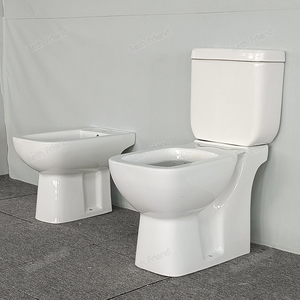WC moderne en céramique carré avec bidet intégré, deux pièces, chasse d'eau directe – Modèle très populaire pour <span class=keywords><strong>l</strong></span>'Amérique du <span class=keywords><strong>Sud</strong></span>, <span class=keywords><strong>l</strong></span>'Argentine et les pays <span class=keywords><strong>de</strong></span> <span class=keywords><strong>l</strong></span>'UE - Product Image 3