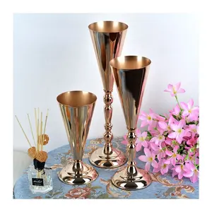Şık düğün masa dekorasyon altın uzun altın Metal vazo oteller için yeni tasarım altın masa çiçek vazo masa centerpiece