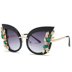 <span class=keywords><strong>Occhiali</strong></span> da sole oversize Cat Eye da <span class=keywords><strong>donna</strong></span> strass alla moda con Design floreale <span class=keywords><strong>occhiali</strong></span> da sole trasparente rosso blu grigio montature Anti-radiazioni - Product Image 1