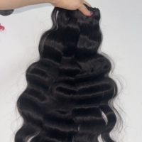Cheveux naturels ondulés de qualité supérieure, meilleur prix, boucles caribéennes, boucles birmanes, boucles indiennes, ondulations naturelles, lisses comme des baguettes, style très demandé, directement de l'usine