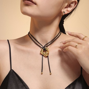 Tendances 2025 – Collier Corde Moderne Unique en Acier Inoxydable 316L Anti-ternissement avec Pendentif Paillette en Or Véritable 18 carats pour Femme - Product Image 4