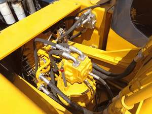 รถขุดไฮดรอลิกมือสอง Komatsu PC450 ขนาด 48 ตัน ลดราคาพิเศษ พร้อมเครื่องยนต์ VOLVO EC480 ปั๊มหลัก บุ้งกี๋ 1.5 เมตร กำลัง 215 กิโลวัตต์ รุ่นปี 2016 - Product Image 5