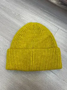 Topi hangat musim dingin kualitas tinggi uniseks Logo kustom klasik Beanie manset rajut akrilik