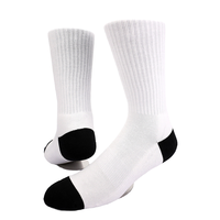 Chaussettes d'athlétisme blanches imprimées avec logo personnalisé Chaussettes d'athlétisme respirantes en polyester vierge Sublimation Casual Unisex Noël Automne Saison