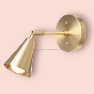 Applique murale moderne en laiton Applique murale conique réglable pour chambre, salon et couloir Applique murale intérieure - Product Image 1