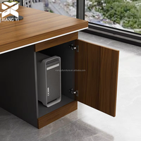 Bureau d'ordinateur moderne, table de bureau, poste de travail en bois, mobilier de bureau, bureau avec armoire
