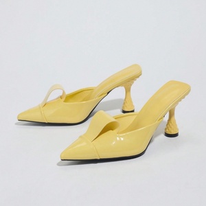Mules de Tacón Alto Amarillos de Moda para Mujer 2025, con Punta en Pico, de Charol y Pedrería, para Uso Diario - Product Image 5