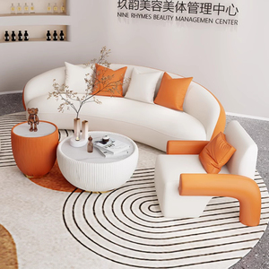 Set Sofa Lengkung Tiga Orang Mewah Teknologi Baru Meja Kopi Kulit Kecil untuk Area Resepsi Salon Kecantikan Kantor Toko Pakaian - Product Image 2