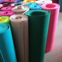 Tissu non tissé aiguilleté coloré ; épaisseur, couleur et poids personnalisables. Rouleau de tissu non tissé