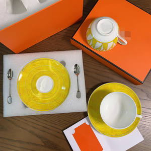 Tasse à café et soucoupe en céramique, accessoire élégant pour les fêtes de mariage de style européen - Product Image 4