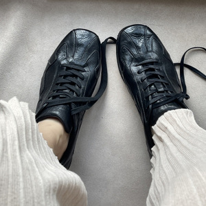 Chaussures pour femmes Printemps 2026 Nouveauté Baskets décontractées rétro en cuir de cheval véritable lavé à la main, effet vieilli, noires à lacets - Product Image 3