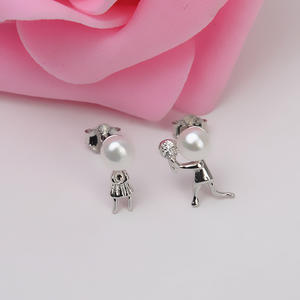 Pendientes Wenchi de Plata S925 con Patrón de Tablero de Ajedrez y Lazo, Perla Hueca de Alta Gama de 7-8 mm, Soporte para Oreja, Colección 5676, Modelo 16138 - Product Image 1