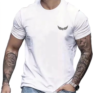 เสื้อยืดแขนสั้นสีขาวสำหรับผู้ชาย พิมพ์ลายปีกโลโก้ ทรงเข้ารูป คอกลม ผ้าเจอร์ซีย์คอตตอน ระบายอากาศได้ดี ดีไซน์ลำลอง - Product Image 1