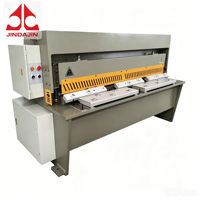 Cisaille électrique à guillotine Q11B 6mm*2000mm avec engrenage/moteur/PLC multi-tension (380V/110V/220V) à économie d'énergie pour panneaux solaires