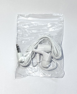 Auriculares intrauditivos blancos perlados, auriculares desechables, paquete de auriculares con cable para autobús/tren/avión/escuela/Turismo/regalo - Product Image 5