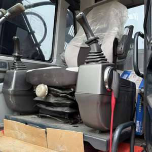 Excavatrice sur chenilles hydraulique Hyundai HX220HD d'occasion de haute qualité, 22 tonnes, HX220 220HD, équipement de grande machinerie d'occasion - Product Image 6