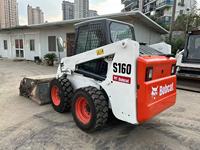 Kubota 25PS Motorgetriebener Derette V1000 Bobcat Mini-Skid-Diesel-Lader mit Kompaktlader-Anbaugerät