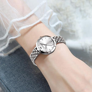 Montre à quartz OLEVS 9992 en acier inoxydable, style sport élégant, or rose, personnalisable avec logo OEM/ODM, très tendance, idéale comme cadeau pour <span class=keywords><strong>femme</strong></span> - Product Image 4