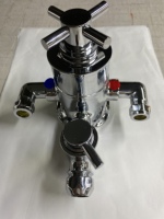 Robinet mitigeur thermostatique de douche en laiton brossé de style britannique classique avec inverseur