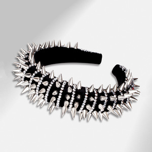 Diadema estilo punk Hua Liyu, blanca y dorada, de esponja gruesa con remaches y púas para mujer. - Product Image 3