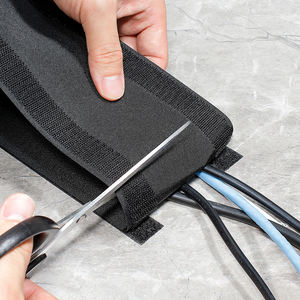 Vente en gros de bandes de couverture de cordon de tapis réglables Gestion des câbles avec ruban <span class=keywords><strong>adhésif</strong></span> pour protéger les cordons Prévenir les risques de trébuchement - Product Image 2