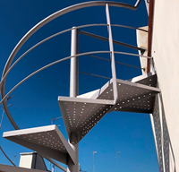 Escalier en acier rotatif de petite taille pour extérieur VIKO : résistant aux intempéries et durable